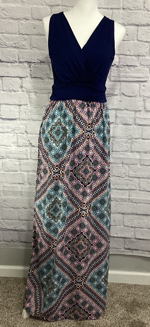 Gilli Women’s Size M V-Neck Boho Handkerchief Mandala Print Maxi Dress With Slit